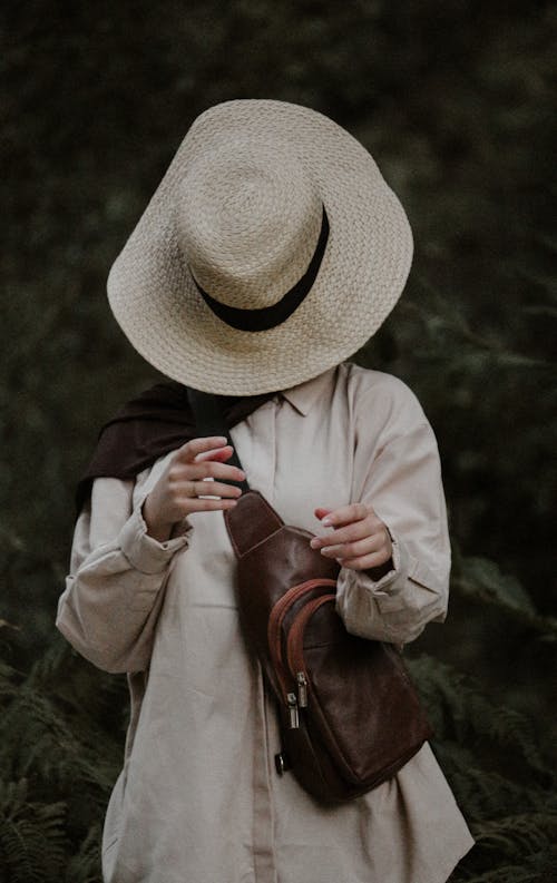 Fotobanka s bezplatnými fotkami na tému človek, klobúk, košeľa s dlhým rukávom