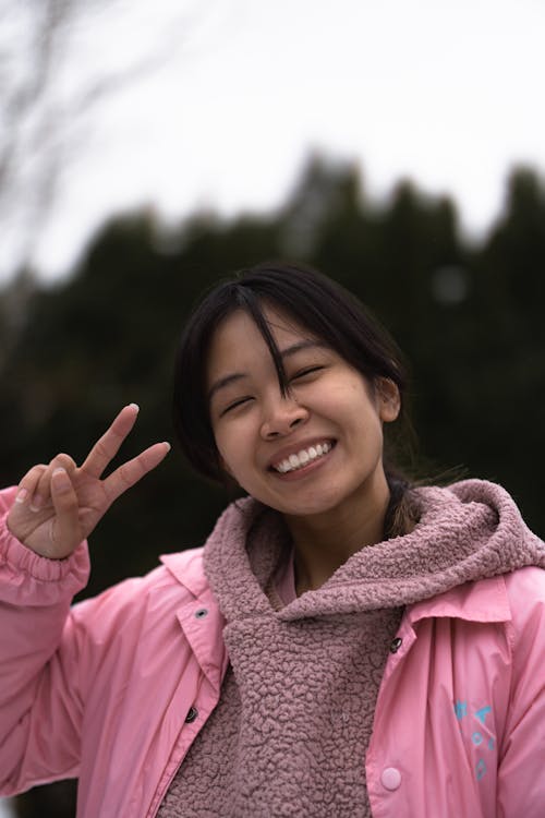 Ingyenes stockfotó ázsiai lány, béke, függőleges lövés témában