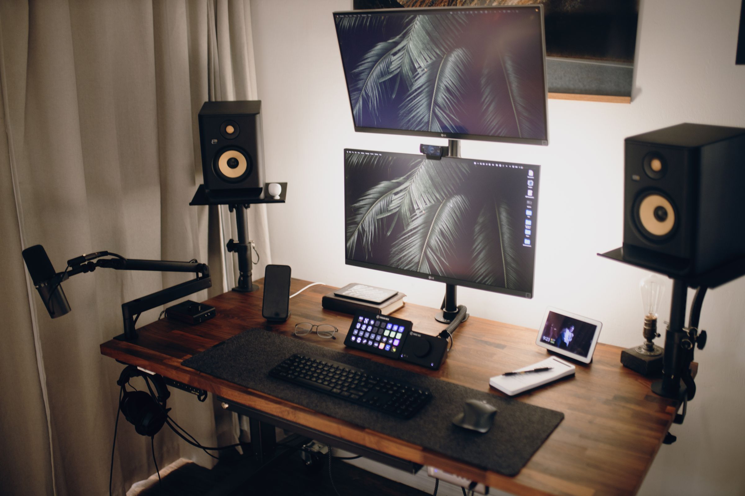 Streaming workstation with dual monitors speakers and desk accessories