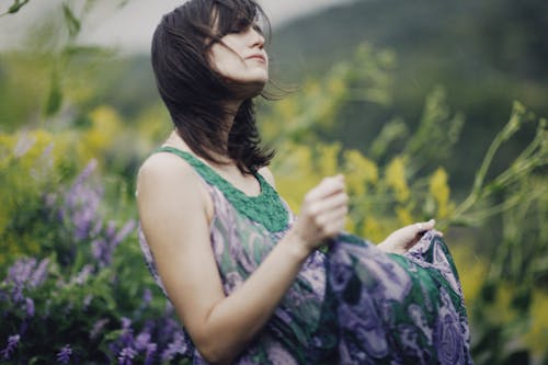 咖啡色頭髮的女人, 女人, 景深 的 免费素材图片