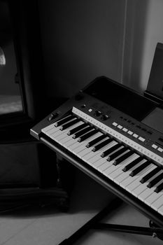 A black and white photo of an electronic keyboard showing musical features and tone.