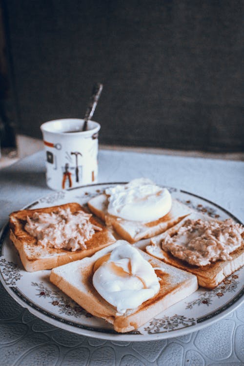 Free Photo of a Plate with Toasted Breads with Cream Stock Photo