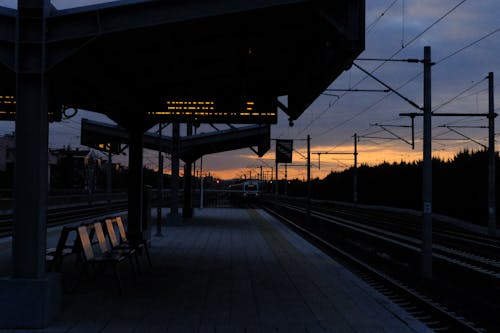 Gratis lagerfoto af aften, jernbane, jernbanespor Lagerfoto