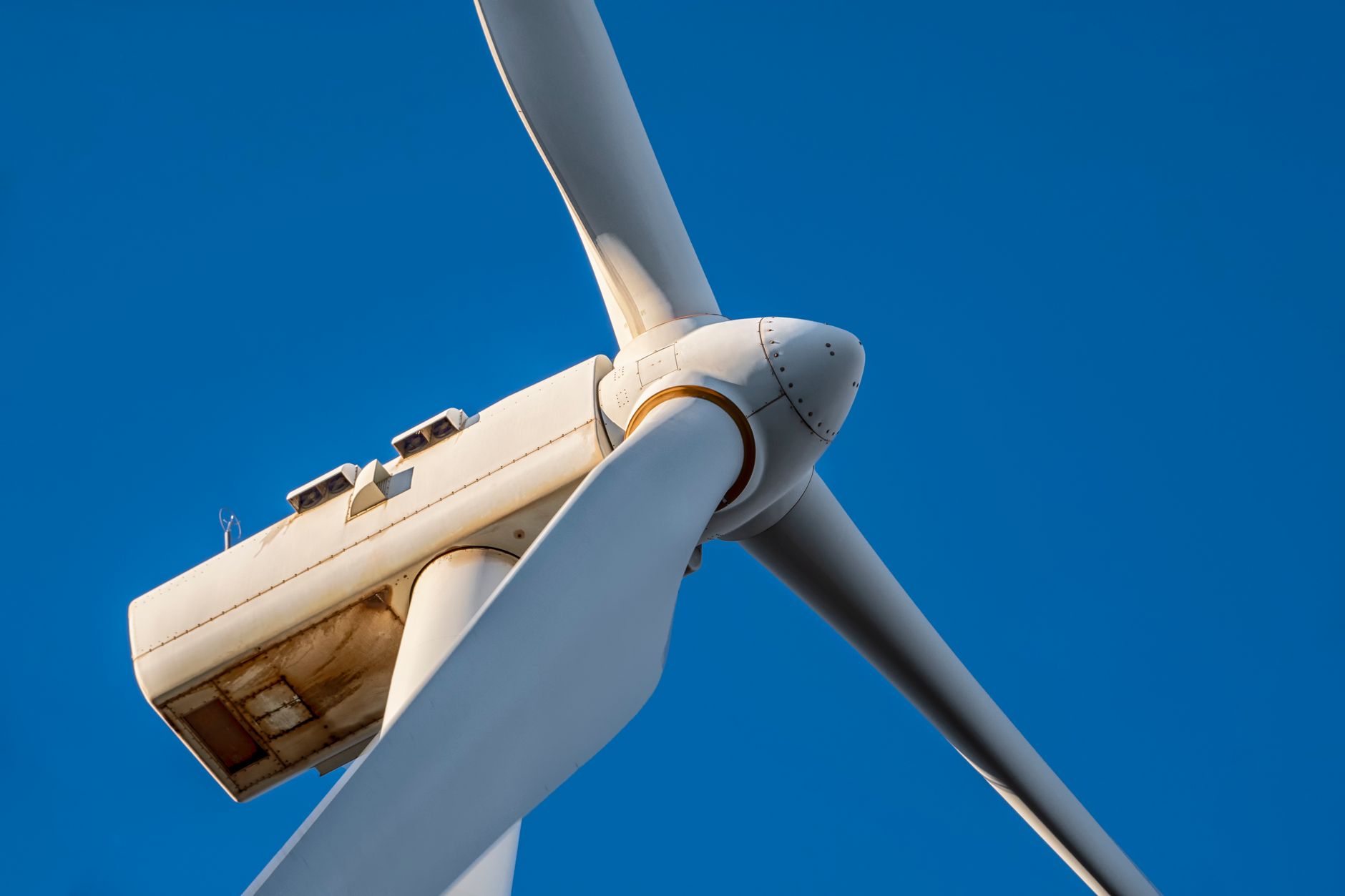 Mini Power Plants Use Air to Produce Green Fuel, Advancing Clean Energy