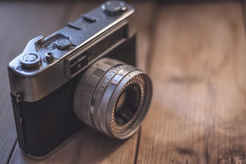 Бесплатное стоковое фото с 35-мм камера, аналоговый, камера