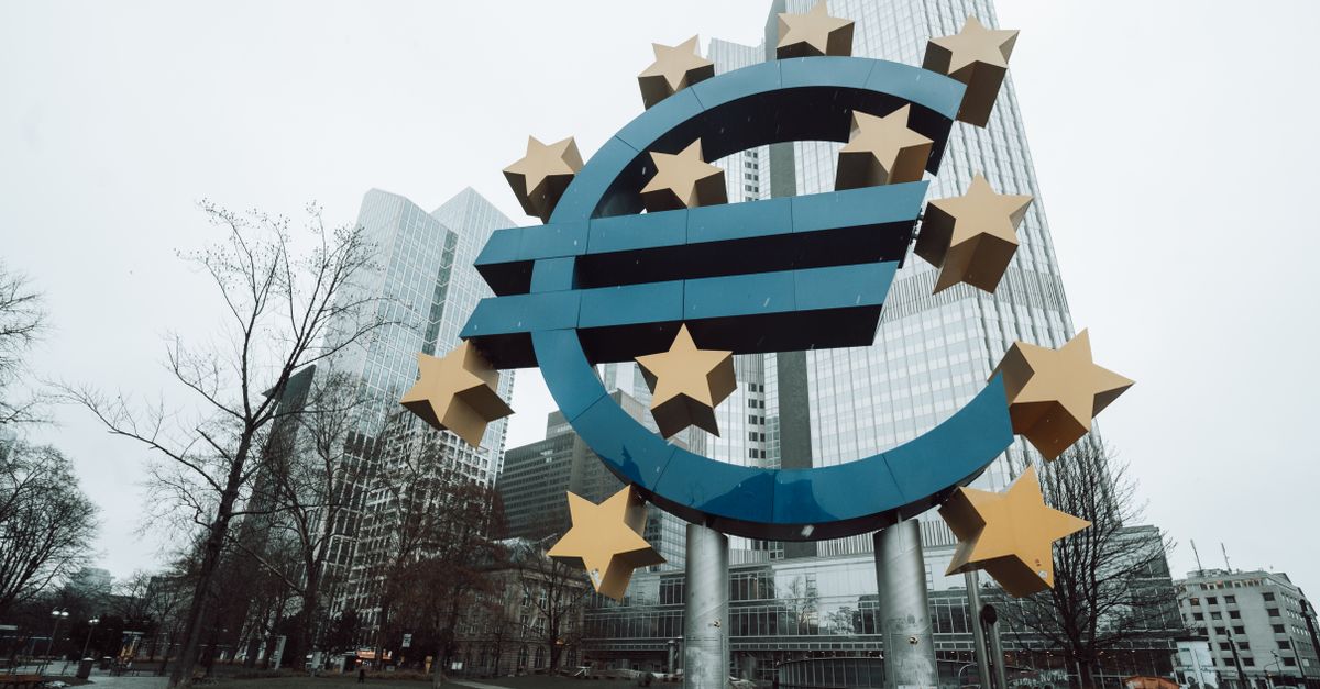 German Economic Institutes Lift Growth Forecasts, Flag Rising State Debt