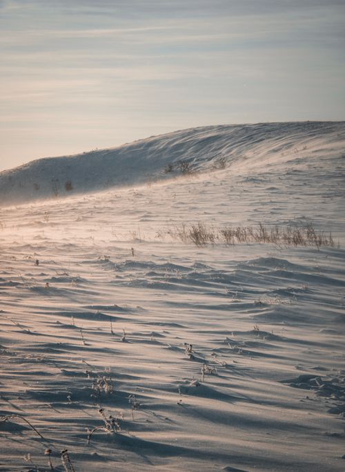 Free Tranquil scene of a snow-covered mountain in early morning light, perfect for peaceful winter-themed projects. Stock Photo