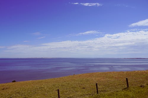 Бесплатное стоковое фото с вода, голубое небо, море