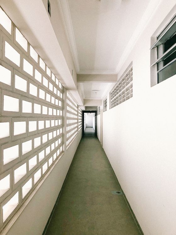 Long narrow corridor with a green floor, photo by Oranduu on Pexels