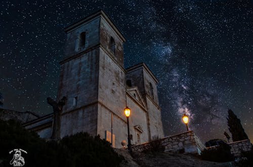 Free stock photo of iglesia en noche estrellada