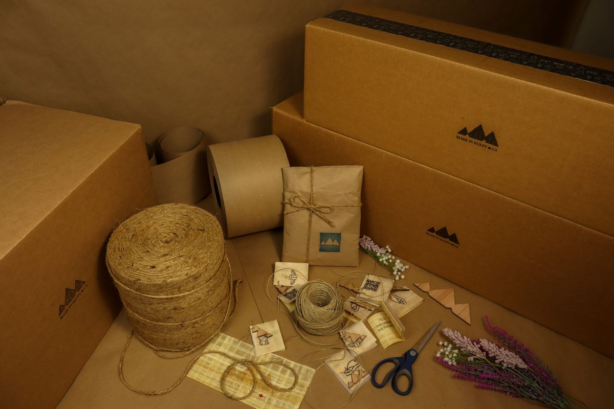 Eco-friendly packaging materials including cardboard boxes and kraft paper