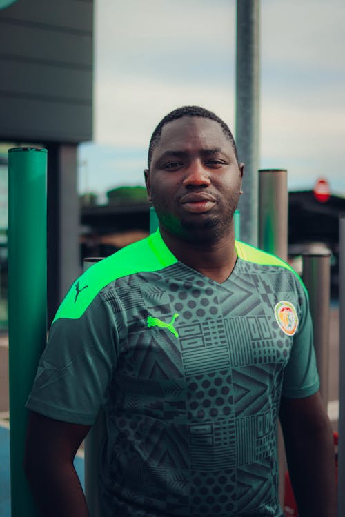 Foto d'estoc gratuïta de camisa, gris, home afroamericà