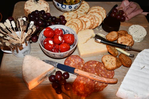 Foto d'estoc gratuïta de plat de degustació, tauler de xarcuteria, taulers de formatge