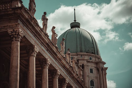 Free Building with Dome Roof and Statues Stock Photo
