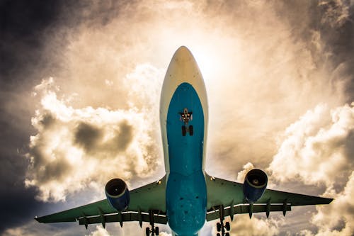 Darmowe zdjęcie z galerii z chmury, lot, samolot