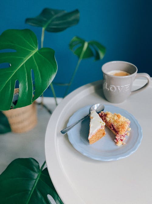 Free Blue Ceramic Plate with Slices of Cake Stock Photo