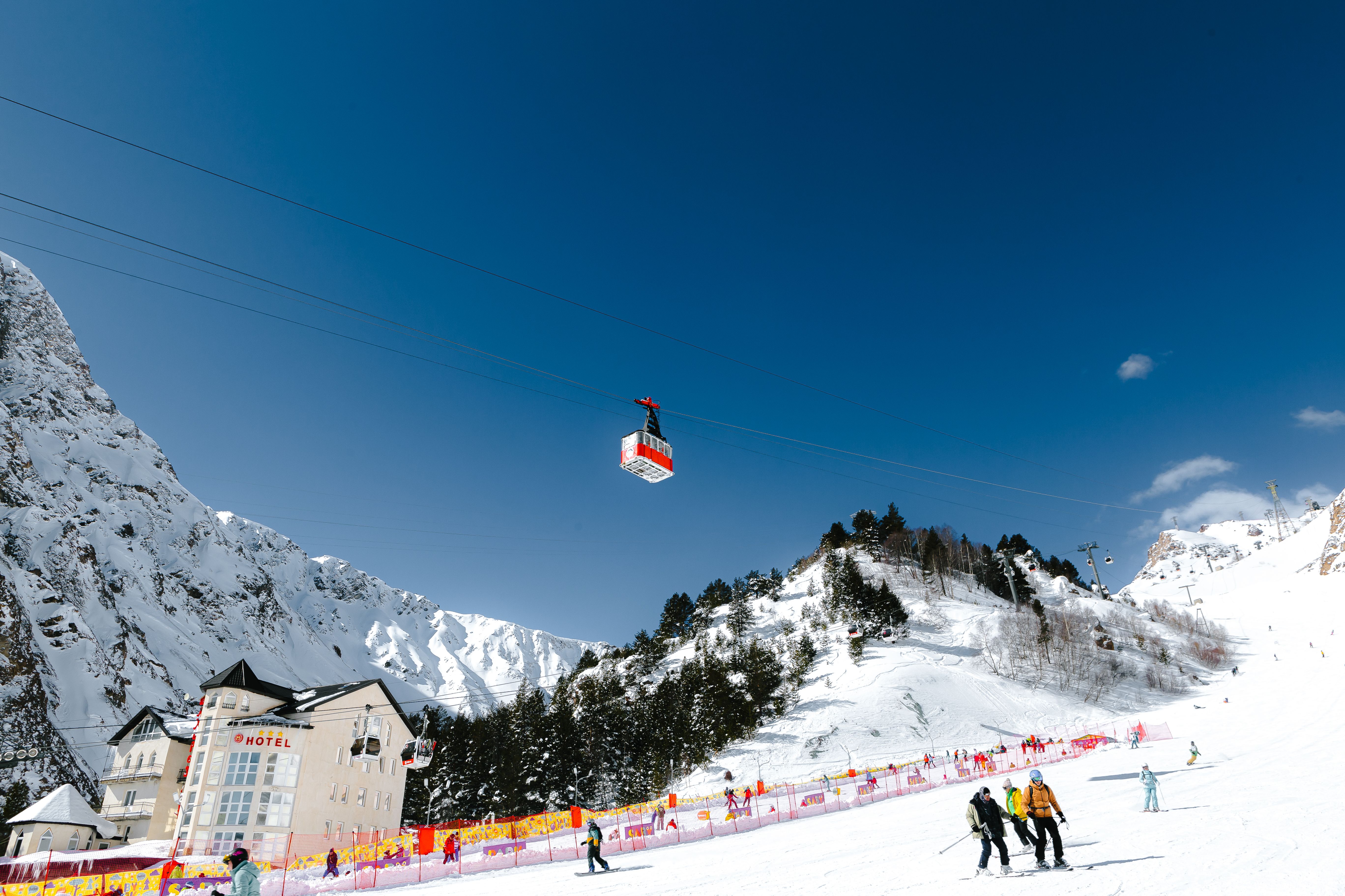 Top Family-Friendly Ski Resorts in France for Peak Midwinter Getaways