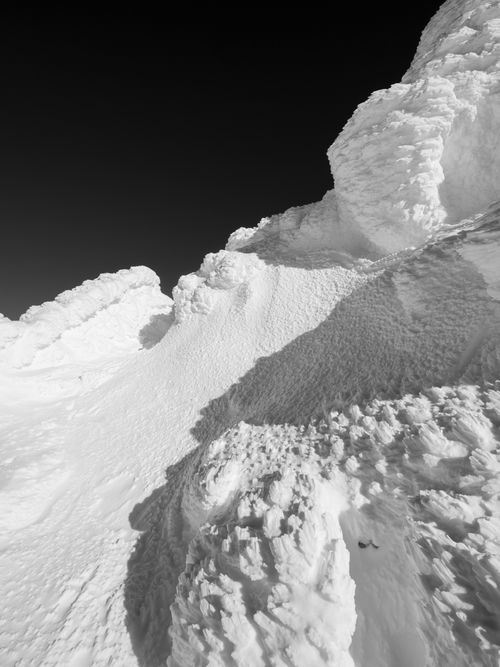 Free Stunning black and white capture of snow-capped mountain peaks against a clear sky. Stock Photo