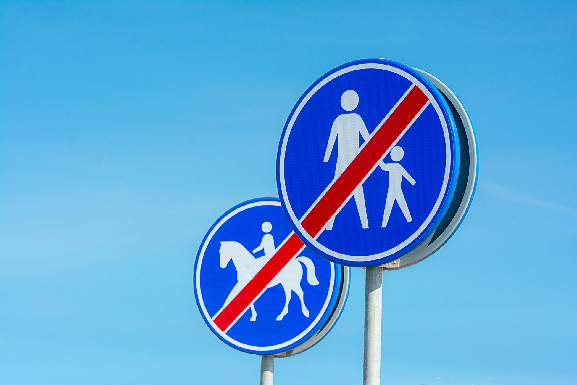 Mitchell krijgt na 4 jaar gelijk over weggehaald verkeersbord in Breda