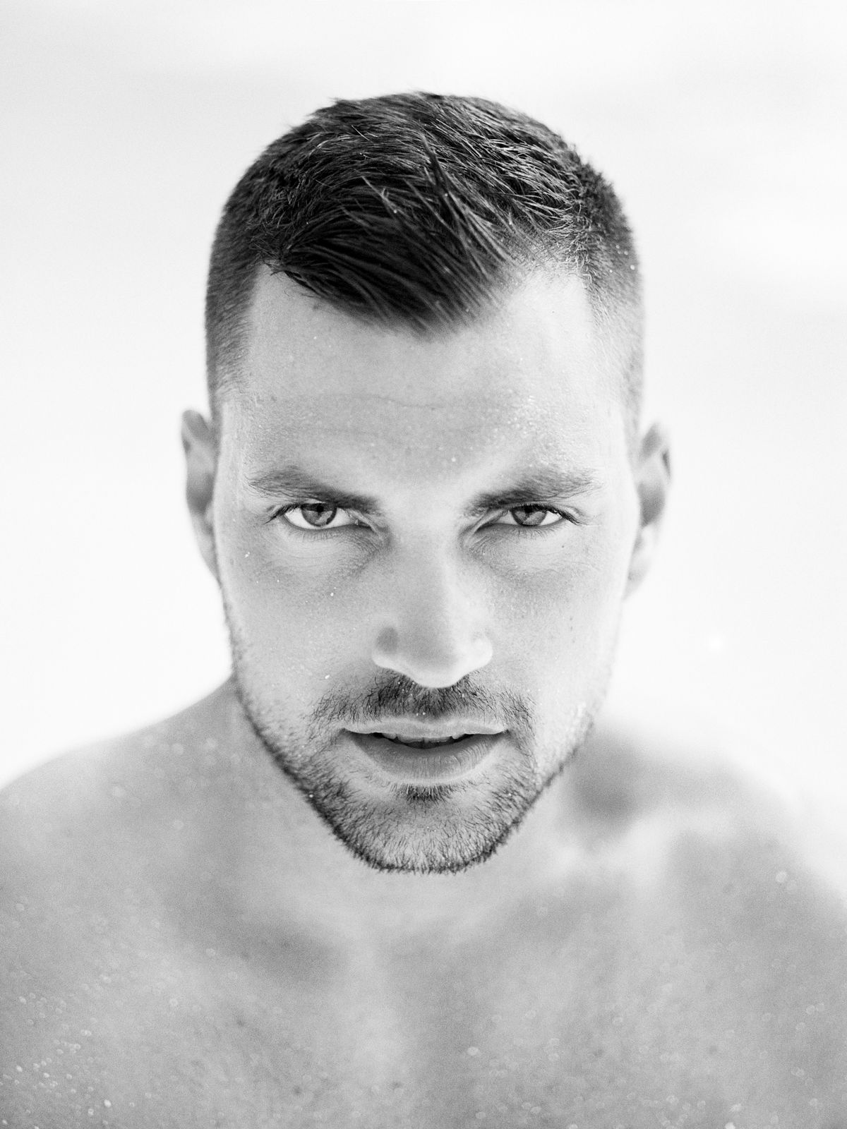 Avant : cheveux naturels, portrait noir et blanc