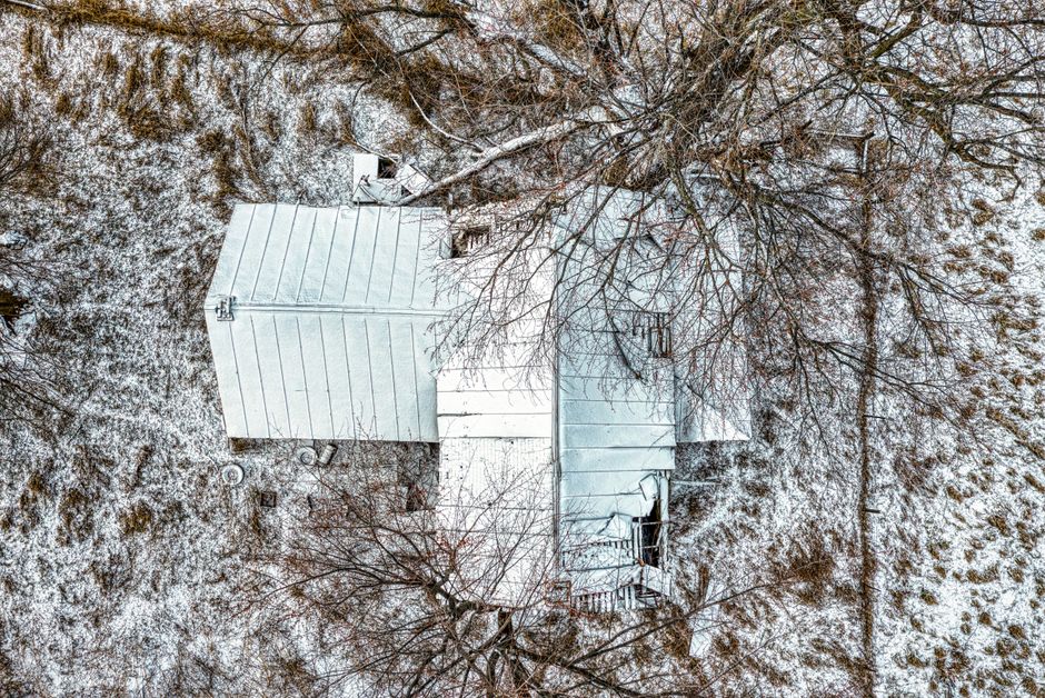 A Central Ohio home roof covered in a thick layer of snow during winter - roofing A Central Ohio home roof covered in a thick layer of snow during winter - roofing