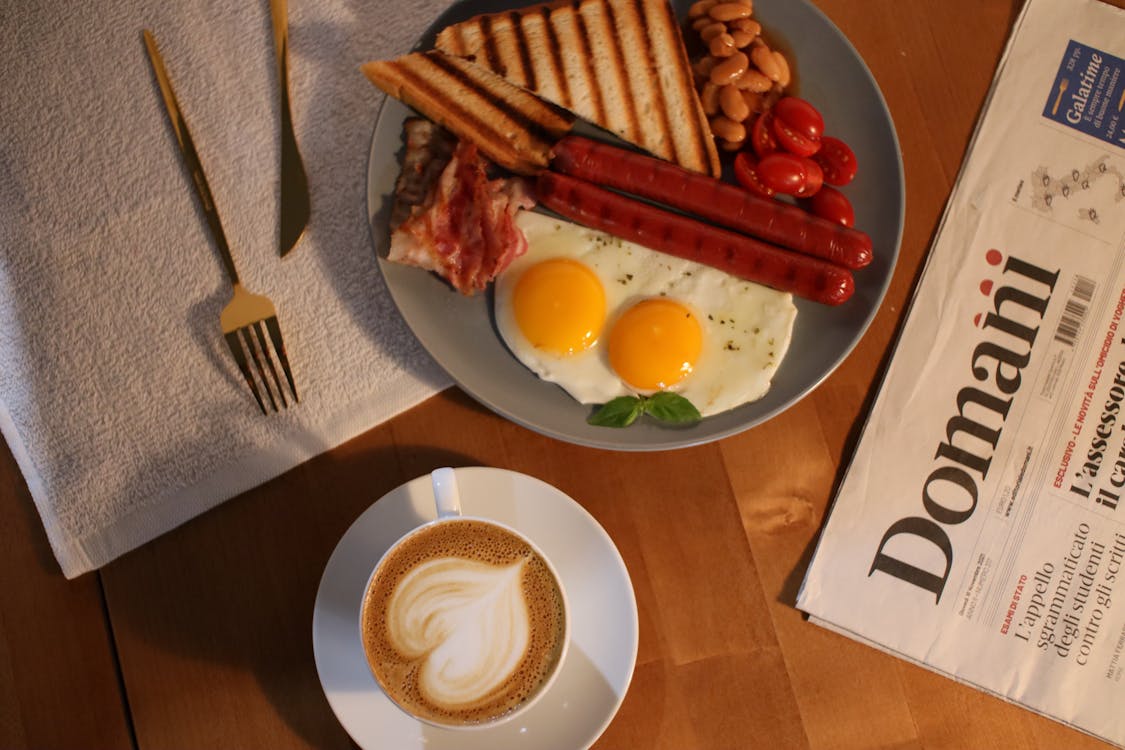 Free Delicious Breakfast on a Ceramic Plate Stock Photo