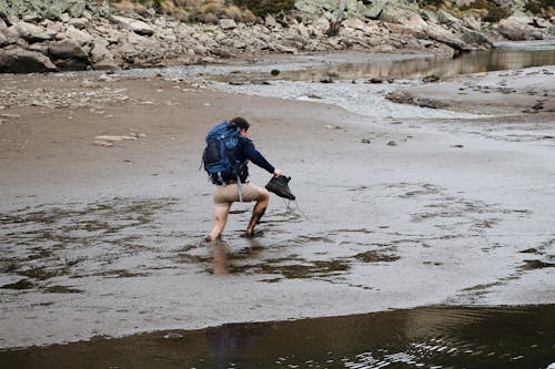 무료 강, 걷고 있는, 남자의 무료 스톡 사진