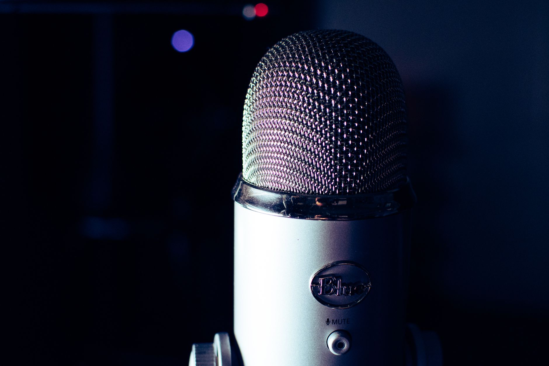 how to reduce microphone noise in remote meetings