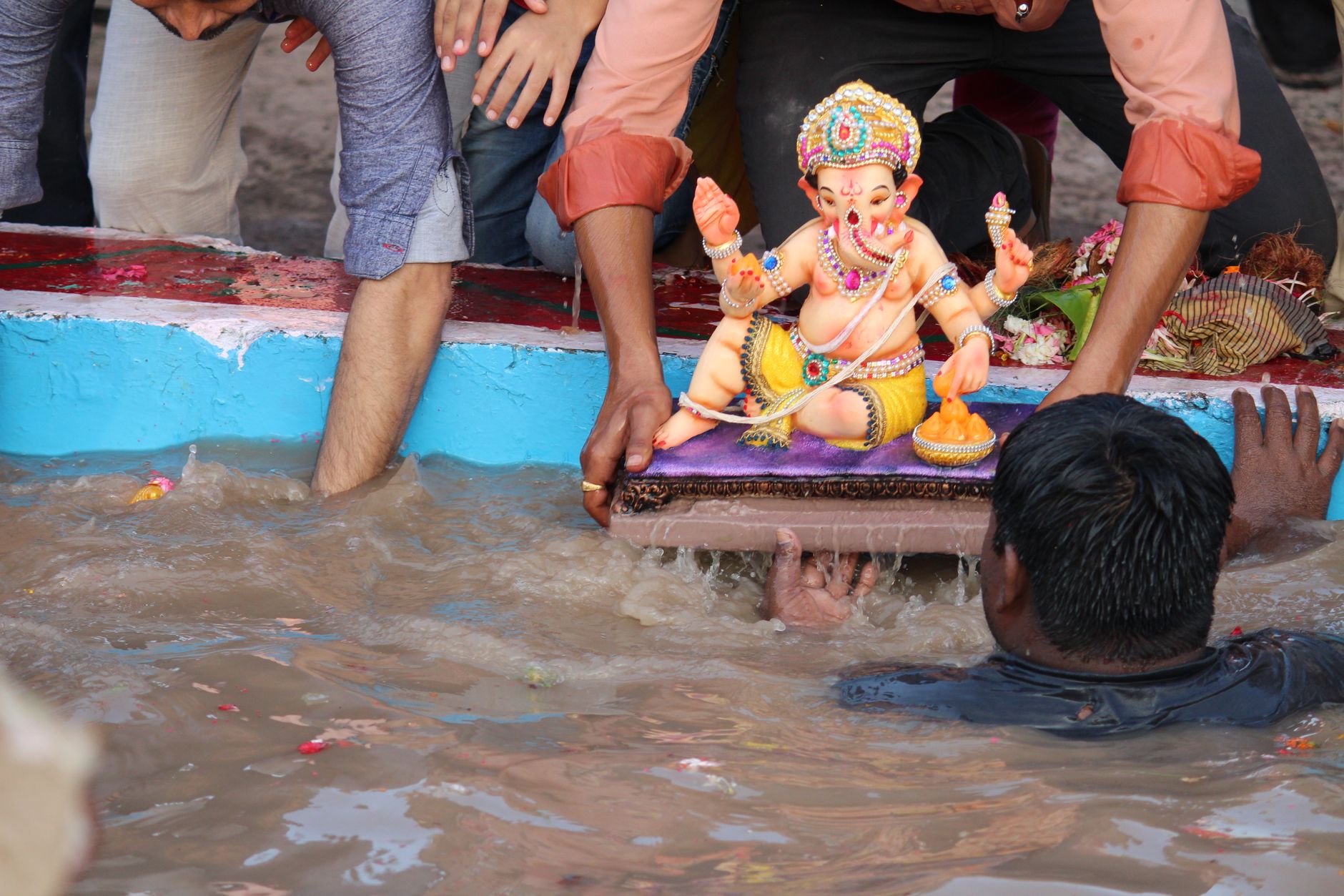 Delhi to set up 110 collection centres for old and damaged idols
