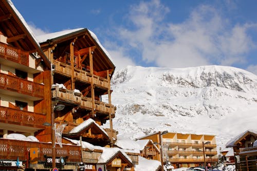 Ilmainen kuvapankkikuva tunnisteilla chalets, flunssa, Hotellit