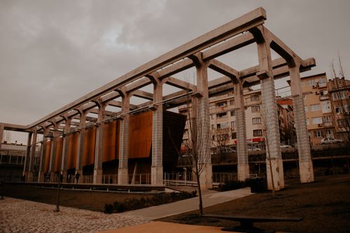 Free Modern industrial structure with concrete columns in İstanbul, Türkiye. Stock Photo