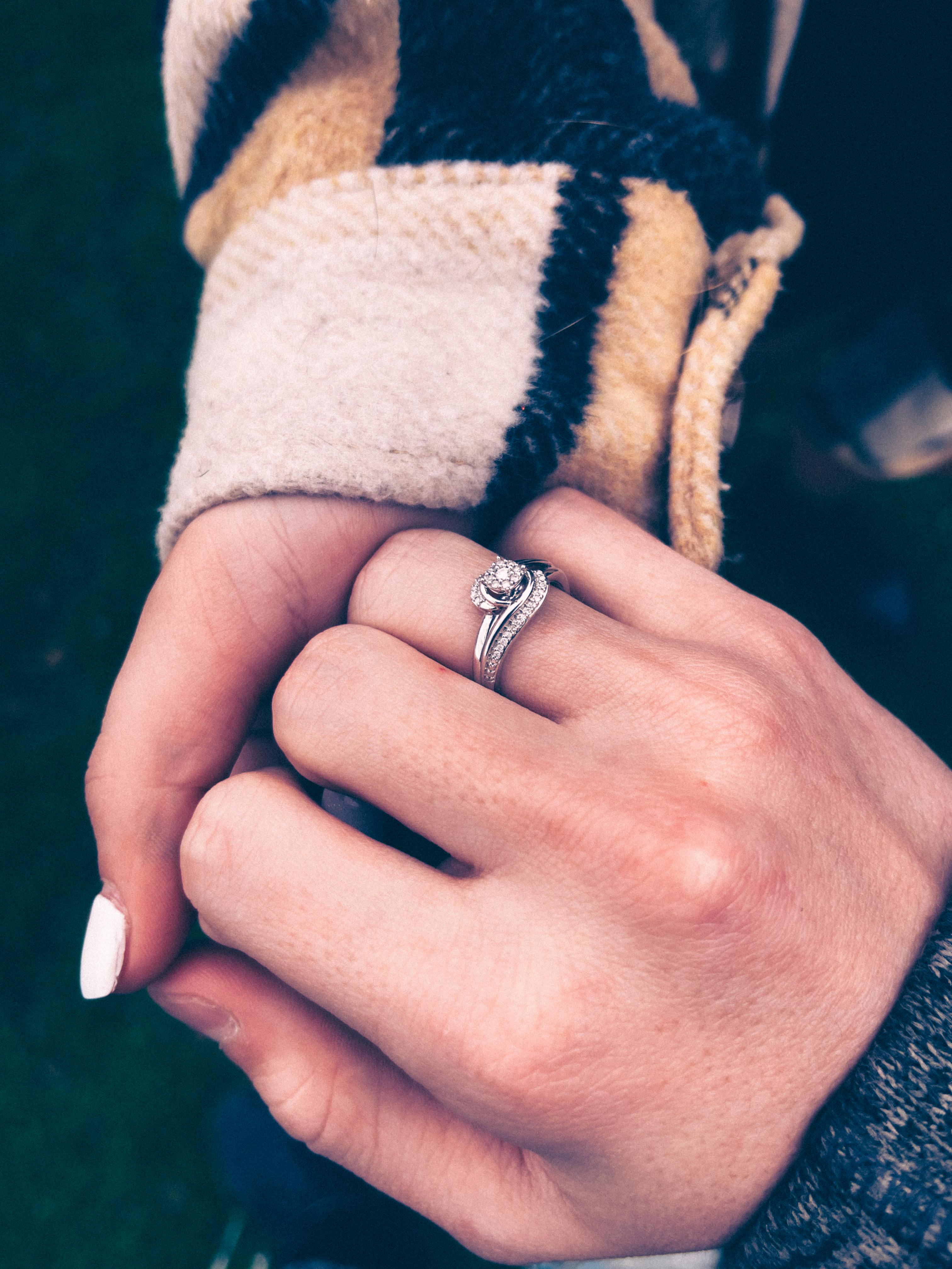 Premium Photo | Women's and men's hands wedding rings