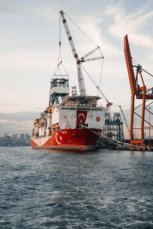 Turkey's Drillship on Sea