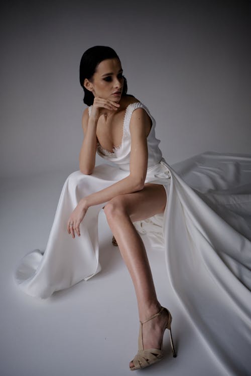 Free Female Model in Wedding Dress Stock Photo
