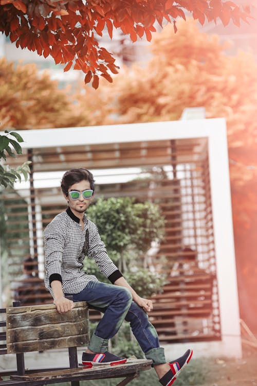 Free Man Wearing Gray and White Long-sleeved Shirt and Blue Denim Jeans Stock Photo