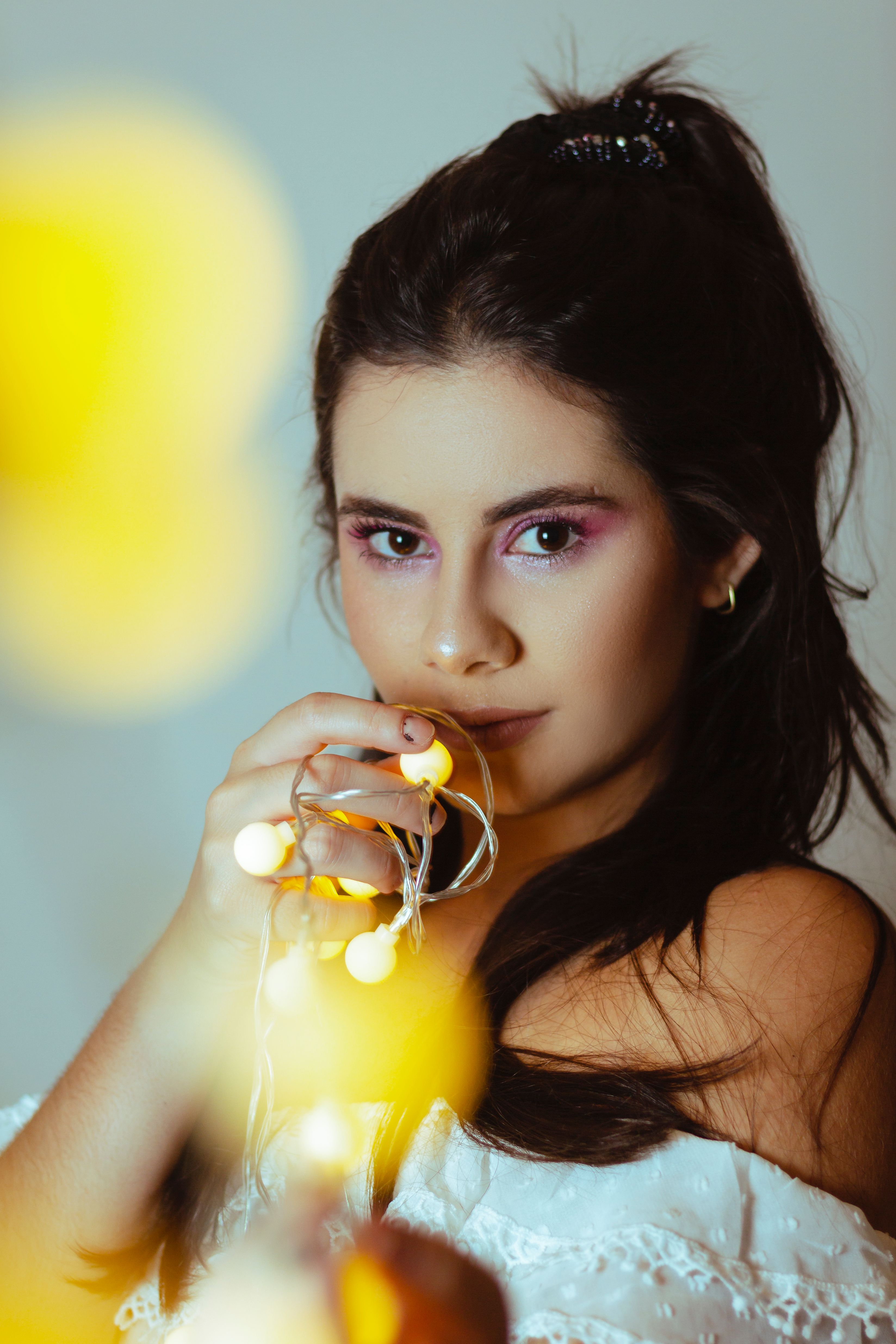 Zadarmo Fotobanka s bezplatnými fotkami na tému beloch, bokeh, čierne vlasy Fotka z fotobanky