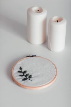 Embroidery hoop with a stitched leaf design — photo by Büşra İnce on Pexels