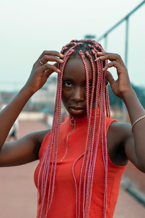 Ilmainen kuvapankkikuva tunnisteilla afrikkalainen nainen, henkilö, kampaus