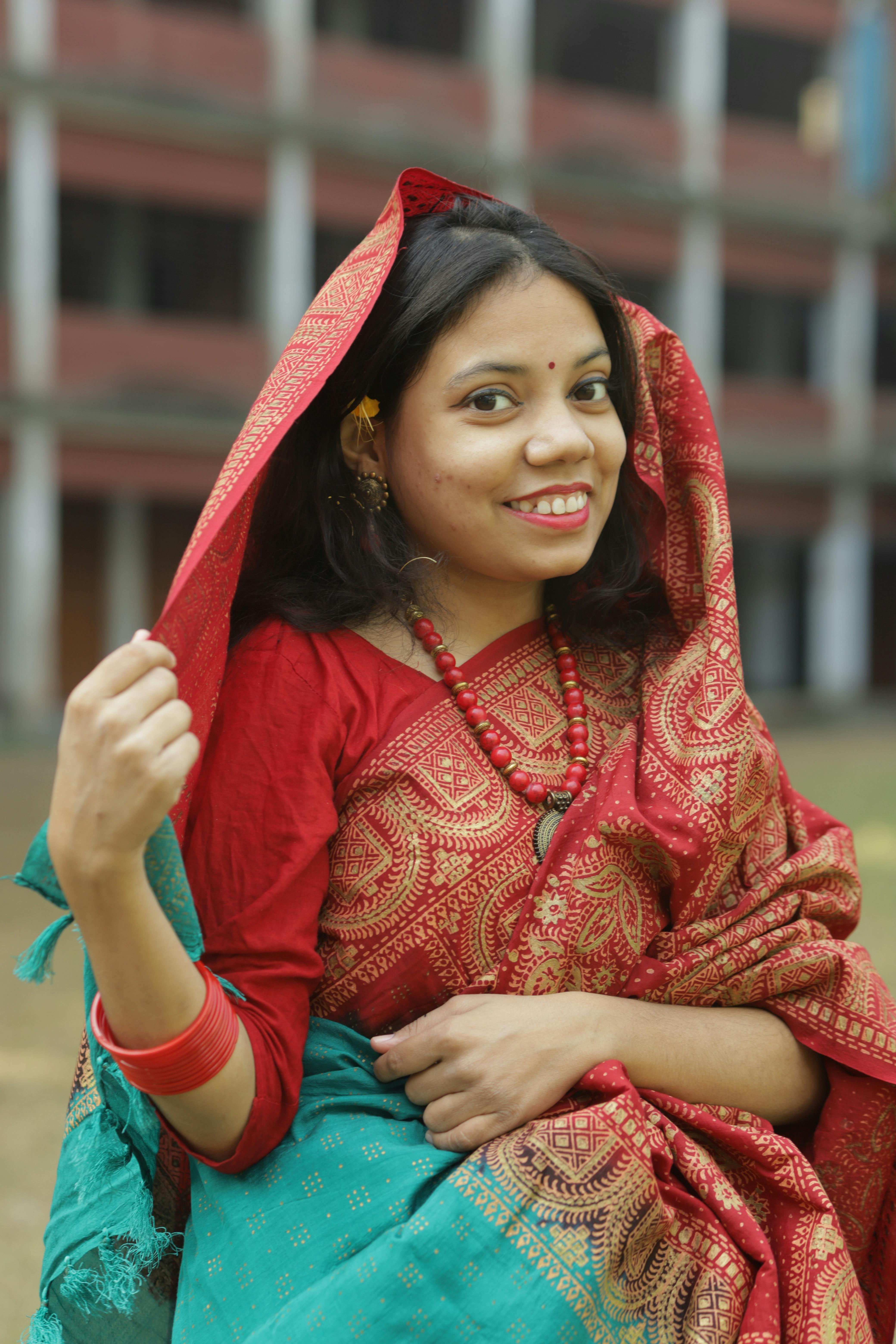 Portrait Of Pretty Young Indian Girl Wearing Traditional Saree And  Jewellery, Playing With Colors On The Festival Of Colours Called Holi,  Popular Hindu Festival Celebrated Across India. Stock Photo, Picture and  Royalty