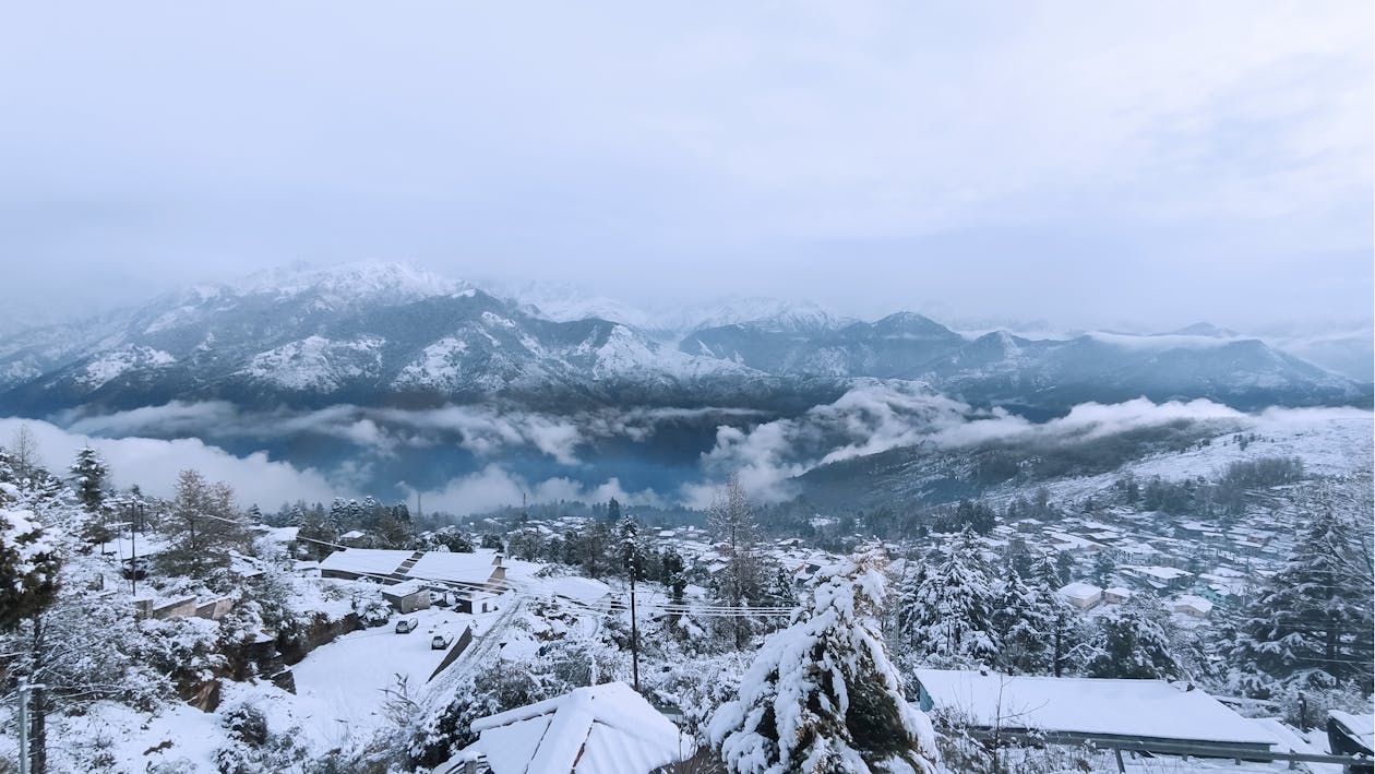 Kostenloses Stock Foto zu blauen berge, schnee, tageslicht