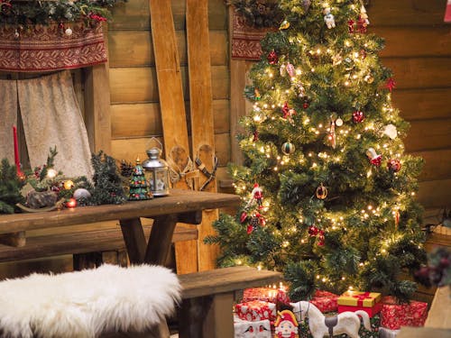 クリスマスツリー, クリスマスの灯り, 飾り物の無料の写真素材