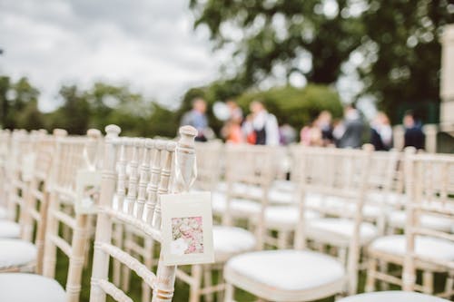 Gratis arkivbilde med benk, bokeh, bryllup