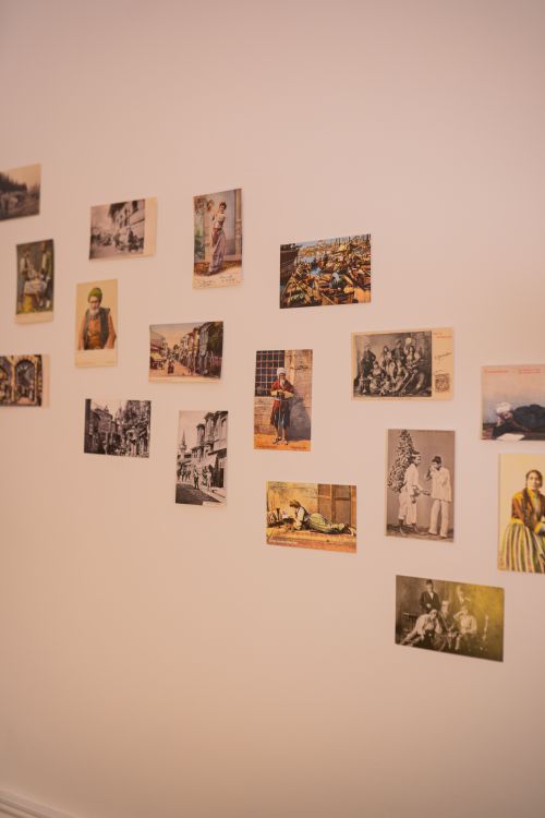 Free Artistic display of vintage photos creating nostalgic ambiance on a wall. Stock Photo