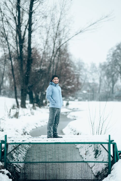 Fotobanka s bezplatnými fotkami na tému bunda, chladné počasie, človek