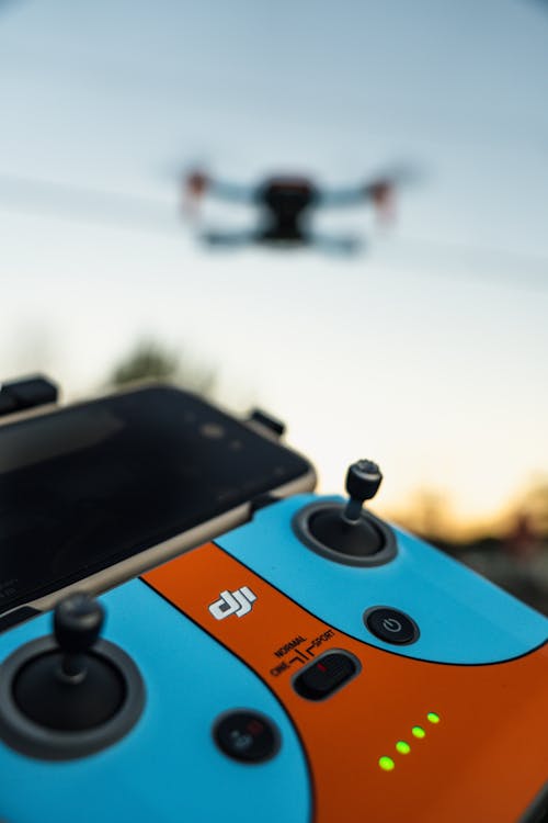 Foto profissional grátis de controlador de drone, dji, fechar-se