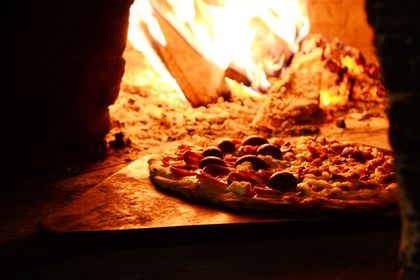Pizza aus dem Steinofen