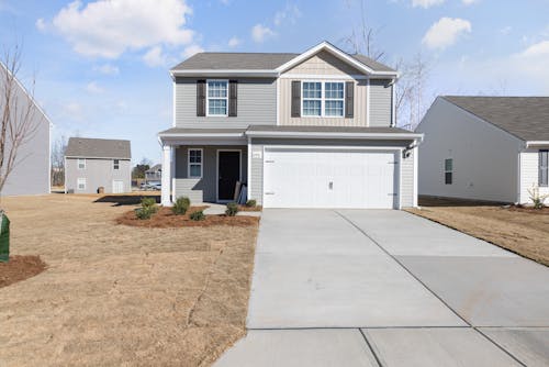 Free White and Gray Wooden House with Driveway Stock Photo