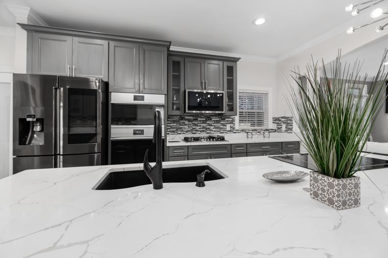 Marble kitchen island and worktop in a bright contemporary UAE kitchen