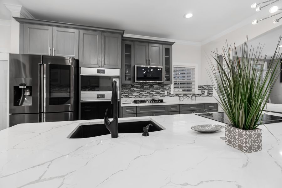 Marble kitchen worktop and island in an elegant fitted kitchen