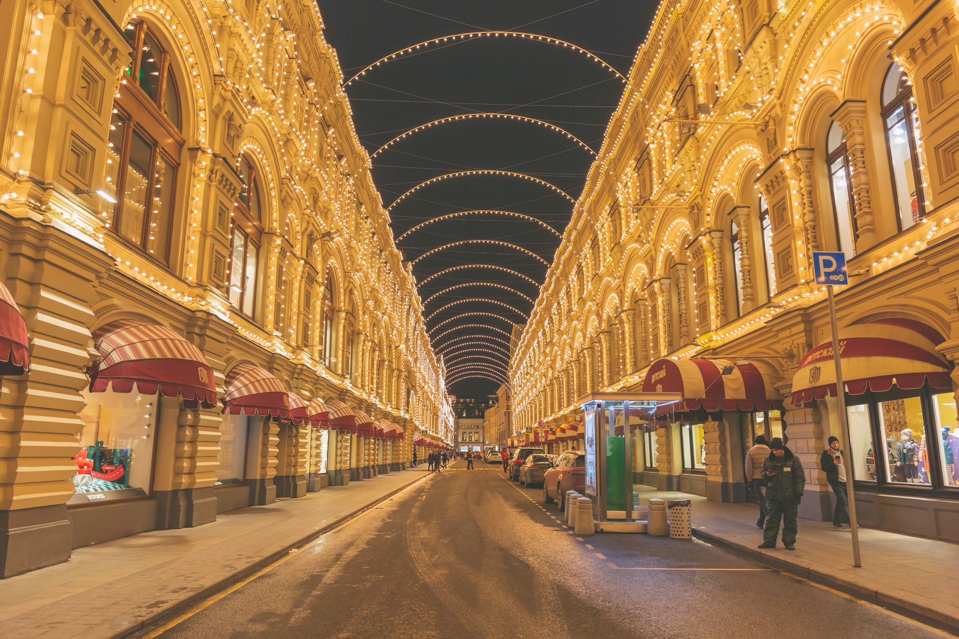 Aprinderea luminițelor festive